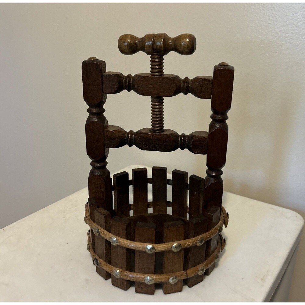 Vintage Wood Nut Cracker Wishing Well Bowl Screw Top Brown Bowl 70’s